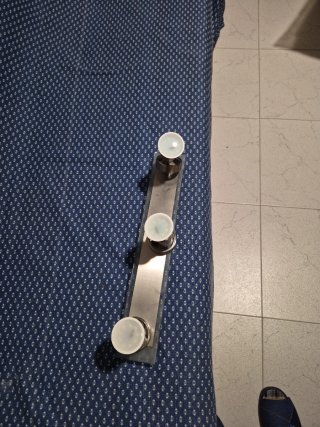 Lámpara de techo metálica plateada