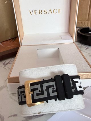 Reloj Versace Dorado y Negro