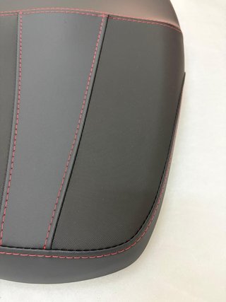 Rivestimento nuovo SH 2026 nero con cuciture rosse