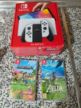 Nintendo Switch OLED Blanca + Minecraft y Zelda