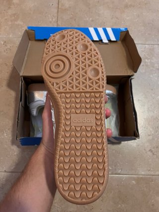 Adidas Plata y Blanco Zapatillas