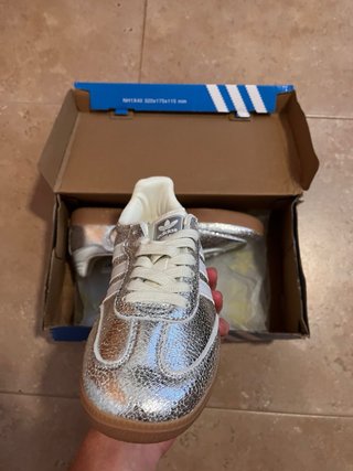 Adidas Plata y Blanco Zapatillas