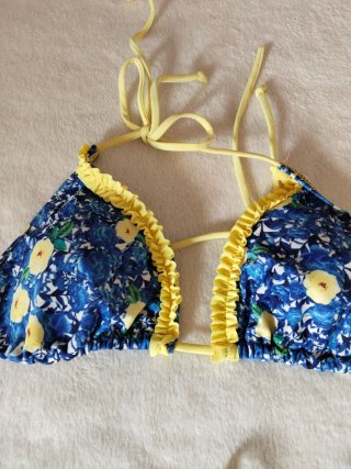 Bikini estampado floral azul y amarillo