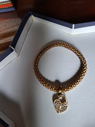 3 pulseras corazón