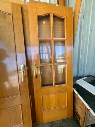 Puertas de roble con jambas y premarcos