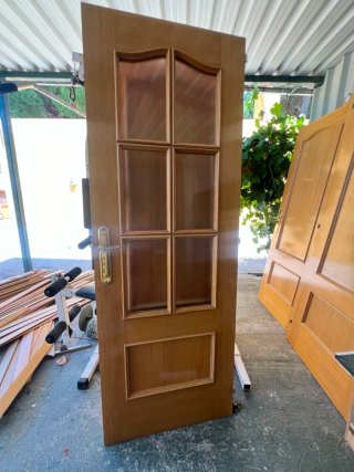 Puertas de roble con jambas y premarcos