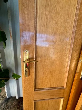 Puertas de roble con jambas y premarcos