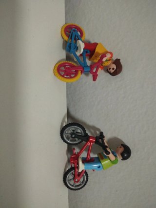 Lote familia Playmobil con bicicletas