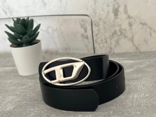 Cinturón Diesel Negro Hebilla Plateada Ovalada
