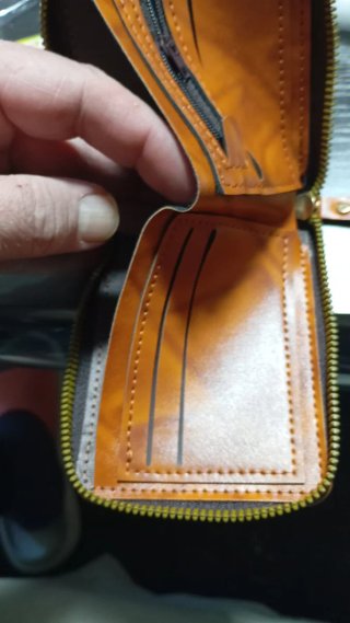Cartera diseño en relieve dólar cuero sintet.NUEVO