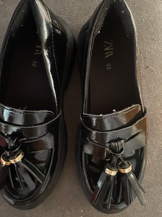 Zapatos Zara Negros Charol con Tassel
