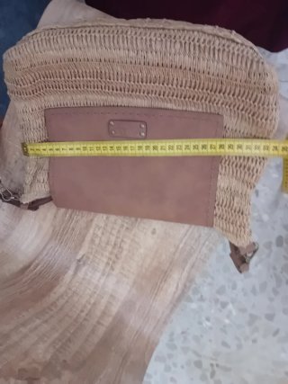 Bolso de piel y rafia