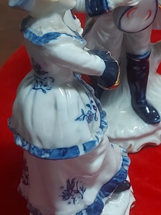 Coppia statuine porcellana spagnola d'epoca