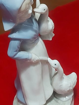 Coppia statuine porcellana spagnola d'epoca