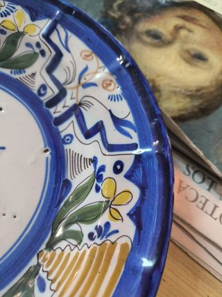 Plato Manises siglo XIX decorado