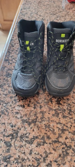 Botas Boriken todo terreno negras y grises