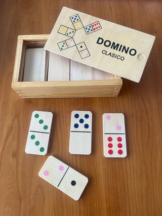 Juego de Dominó Clásico de Madera