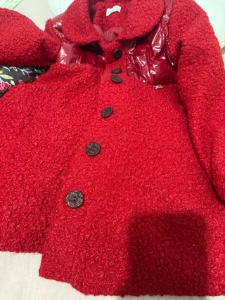 Abrigo rojo  para niña