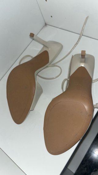 Zapatos de tacón Zara beige