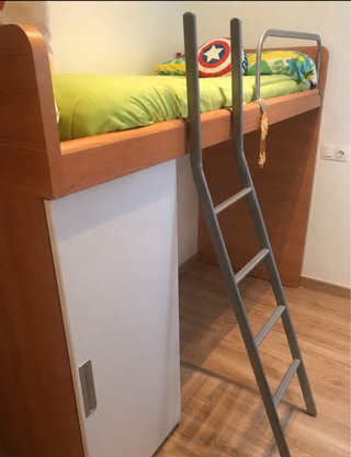 Mueble infantil madera y blanco