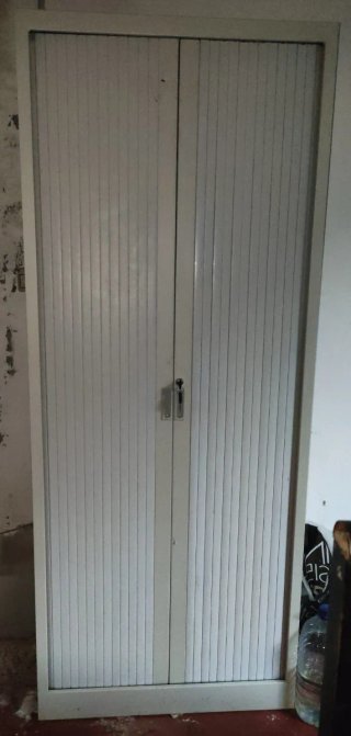Armario metálico oficina puertas enrollables