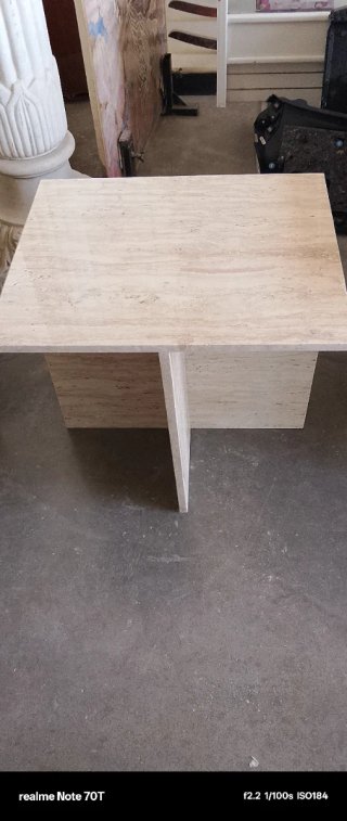 Mesa de centro de mármol beige y marrón