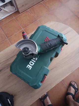 Radial Parkside a batería con caja .