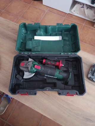 Radial Parkside a batería con caja .