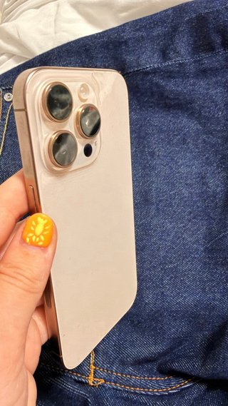 iPhone 16 Pro Dorado