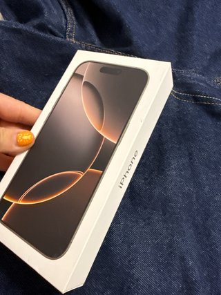 iPhone 16 Pro Dorado