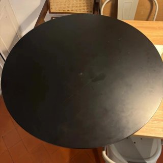 Mesa redonda negra metalizada