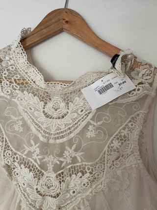 Vestido encaje beige Oddity