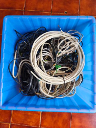 Lote chatarra cables eléctricos y conectores
