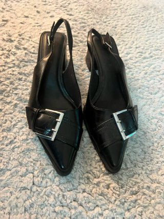 Zapatos de mujer negros con hebilla