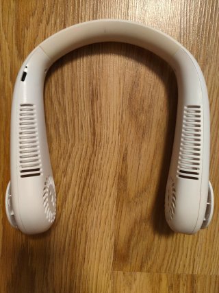 Ventilador de cuello blanco