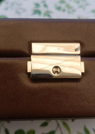 Elegante cofanetto gioielli Sacher marrone e beige