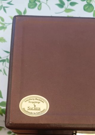 Elegante cofanetto gioielli Sacher marrone e beige