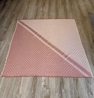 Pañuelo Gucci GG Monogram Rosa