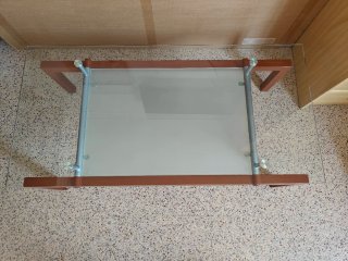 Mesa de centro de cristal y metal