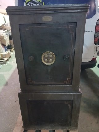ANTIGUA CAJA FUERTE  CON SU CLAVE Y SUS LLAVES