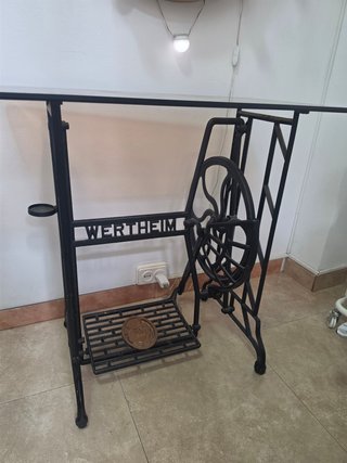 Mesa vintage Wertheim cristal y metal