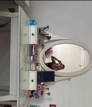 Tocador blanco IKEA con espejo ovalado