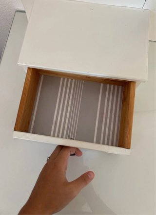 Tocador blanco IKEA con espejo ovalado