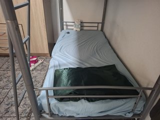 Litera metálica gris con colchón