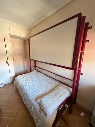 Litera plegable anclada a pared