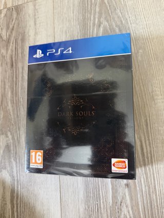 Dark Souls Trilogy PS4 sin abrir