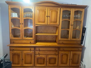 Mueble de comedor de madera
