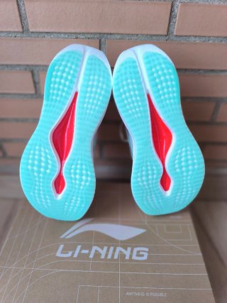 Li Ning Red Hare 9 Ultra T44 running