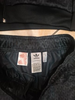 Tuta Adidas nera 15-16 anni