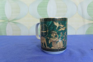 Taza de cerámica con diseño egipcio 1942